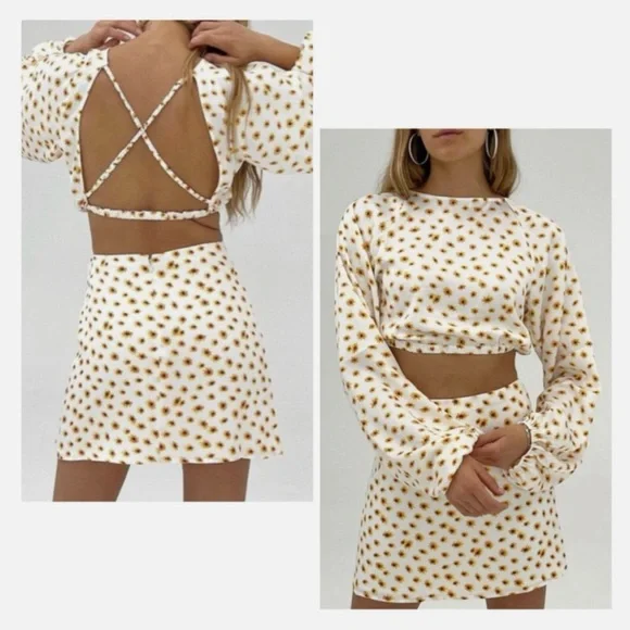 WeWoreWhat •Satin Mini Slip Skirt Ditsy Floral Daisies Revolve Cottagecore S NWT - Picture 2 of 4